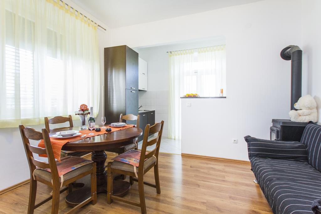 Apartment Amber Koromačno Oda fotoğraf