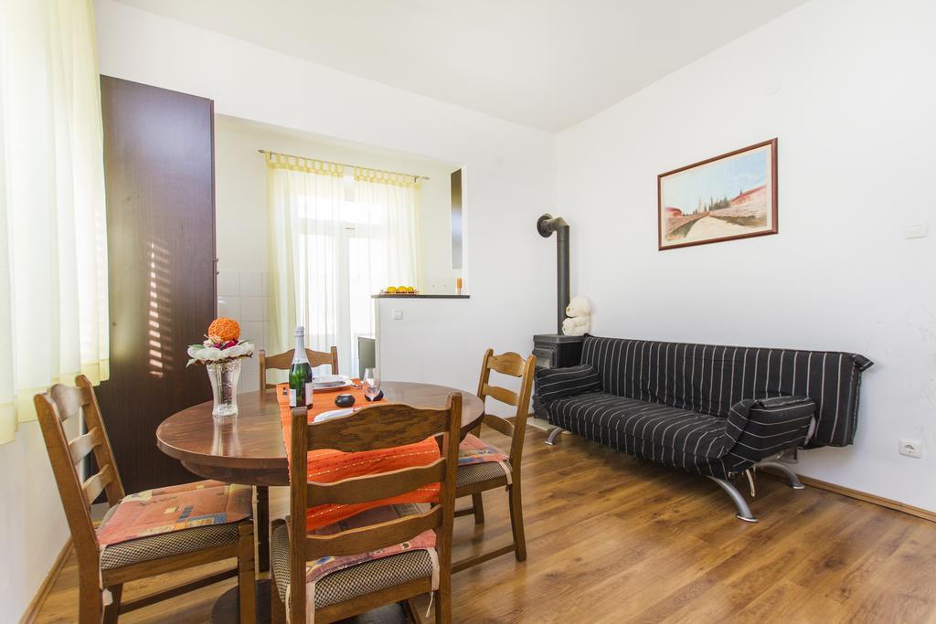 Apartment Amber Koromačno Oda fotoğraf